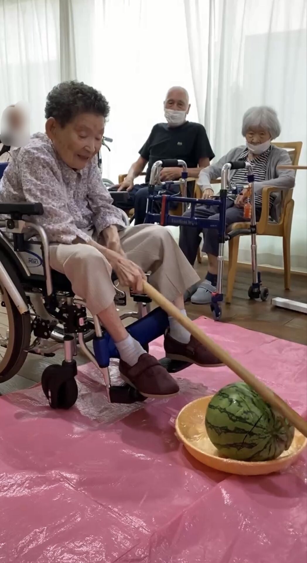 🍉夏の恒例イベント！ショートステイでスイカ割りを行いました！